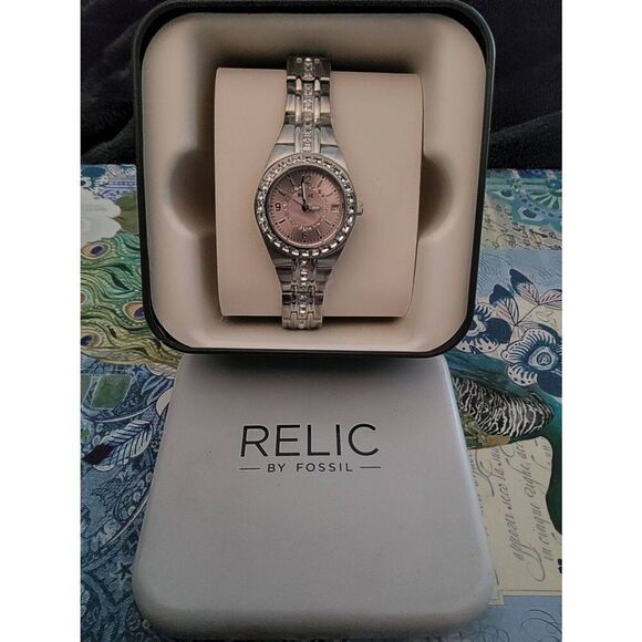 NIB~RELIC BY FOSSIL Queen's Court Pink MOP & Crystal 3-Hand Women's Watch - Picture 1 of 5